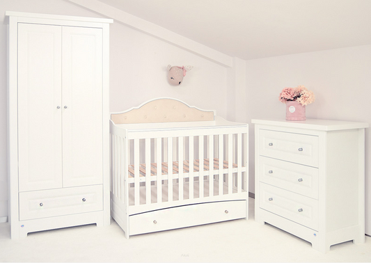 Ensemble de meubles (lit, commode, armoire)